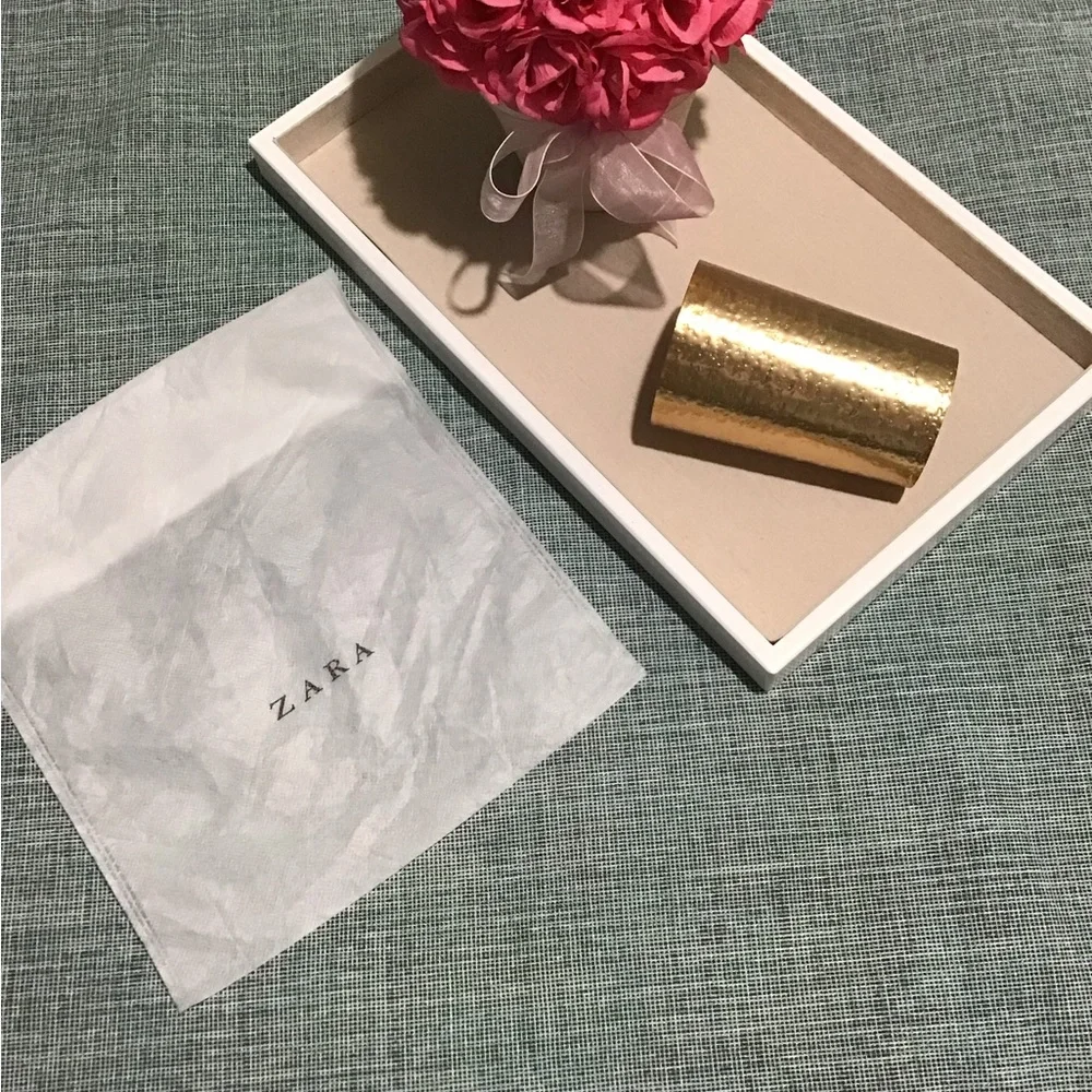 ZARA Large Hammer Gold Tone Bracelet.Brand New Very Beautiful!🌺🌸 - Picture 1 of 5